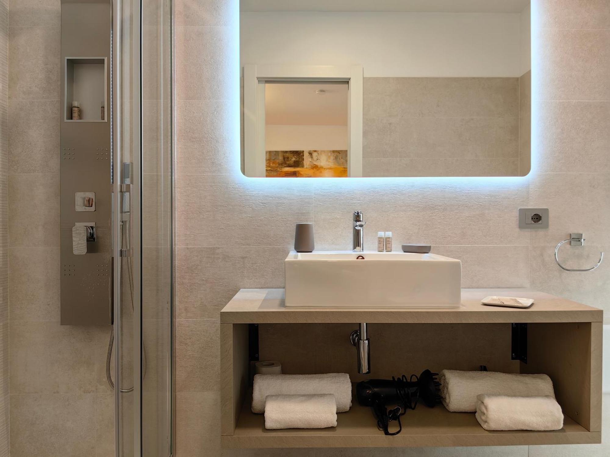 Galleria Roma Art Guesthouse Oristano Bagian luar foto